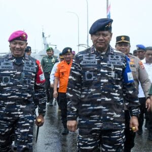 Di Tengah Guyuran Hujan, Pangkoarmada III Pimpin Apel Gelar Latihan SAR Laut TA 2025 di Ambon