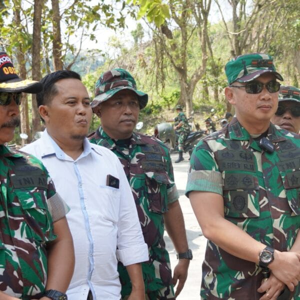 TMMD 125 Bojonegoro Tuntaskan Pengecoran Jalan Beton, Semangat Gotong Royong Membangun Desa