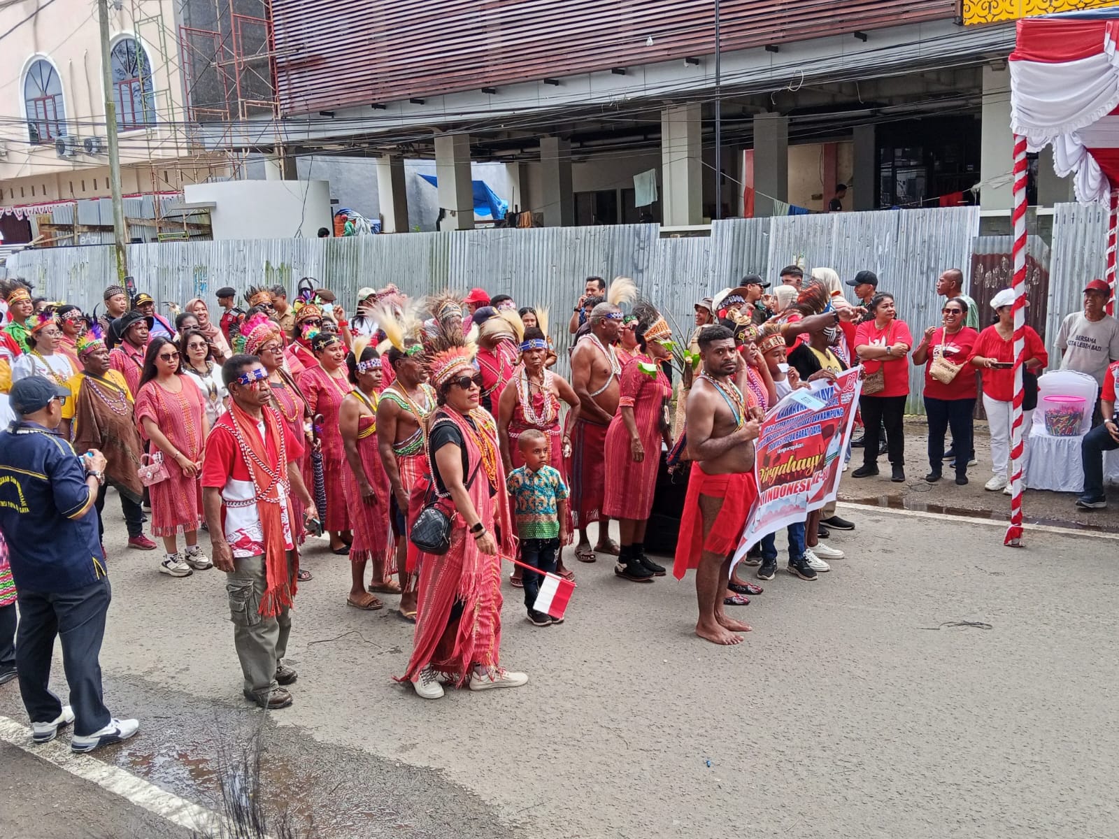 Karnaval Budaya Meriahkan HUT RI ke-80 di Papua Barat Daya, Gubernur Elisa Kambu: Ini Wujud Syukur dan Persatuan