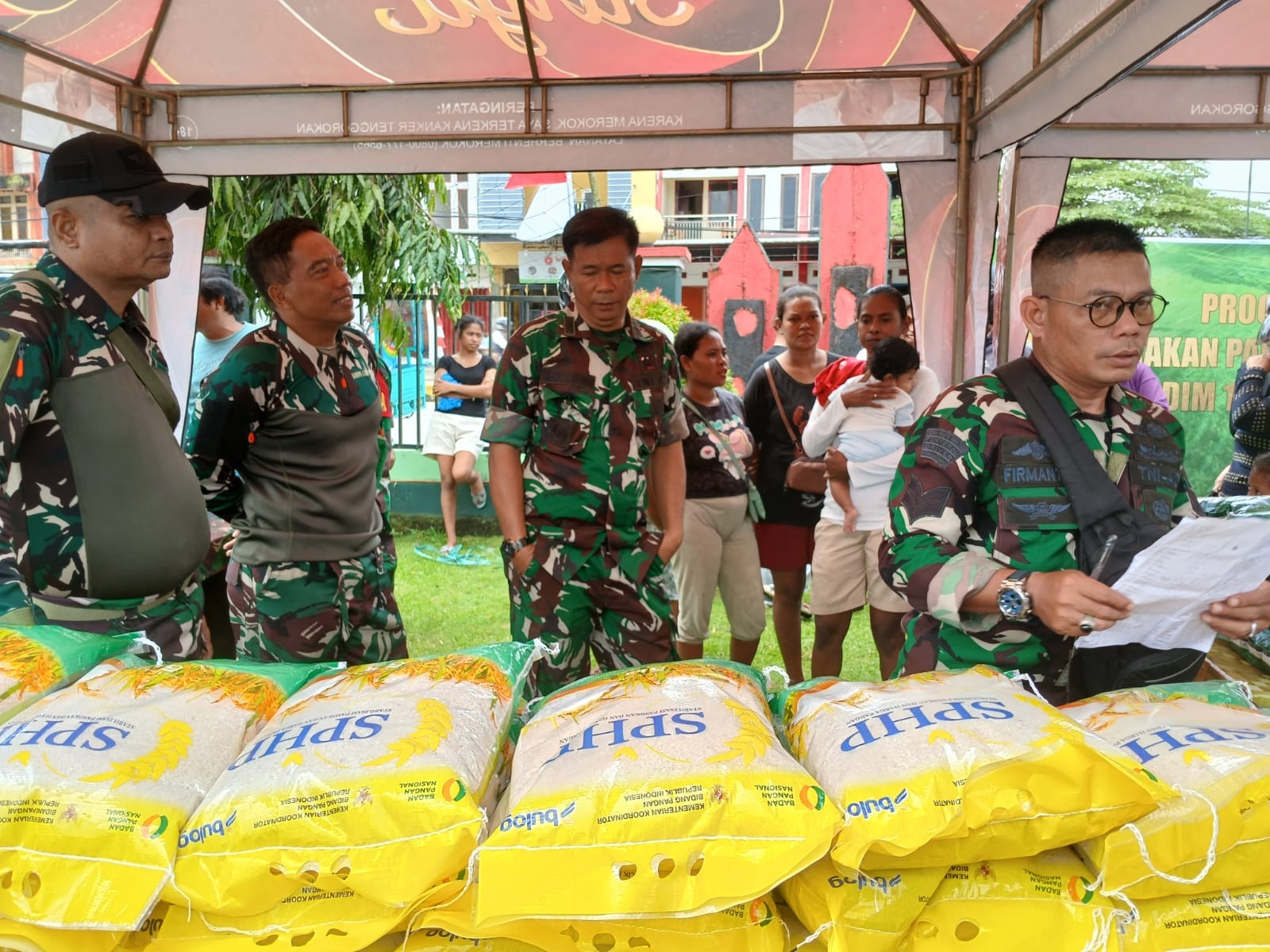 Jaga Stabilitas Pasokan Dan Harga Pangan, Kodim 1710/Mimika Gelar Gerakan Pangan Murah Jaga Stabilitas Pasokan Dan Harga Pangan, Kodim 1710/Mimika Gelar Gerakan Pangan Murah