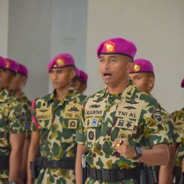 Letkol (Mar) Helilintar setyojoyo Laksono Danyonif 2 Marinir Pimpin Upacara Restrukturisasi Besar Korps Marinir