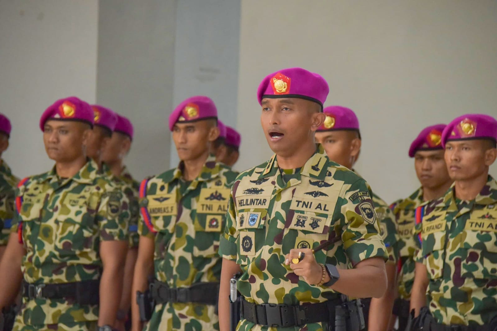 Letkol (Mar) Helilintar setyojoyo Laksono Danyonif 2 Marinir Pimpin Upacara Restrukturisasi Besar Korps Marinir