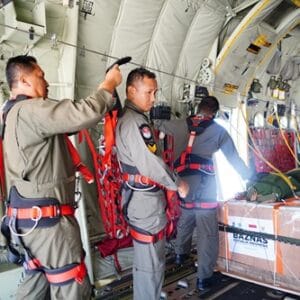 Payung Parasut Untuk Gaza Tak hanya Bawa Bantuan, Tapi Pesan Persahabatan