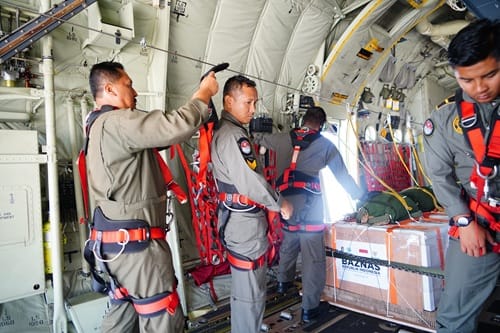 Payung Parasut Untuk Gaza Tak hanya Bawa Bantuan, Tapi Pesan Persahabatan