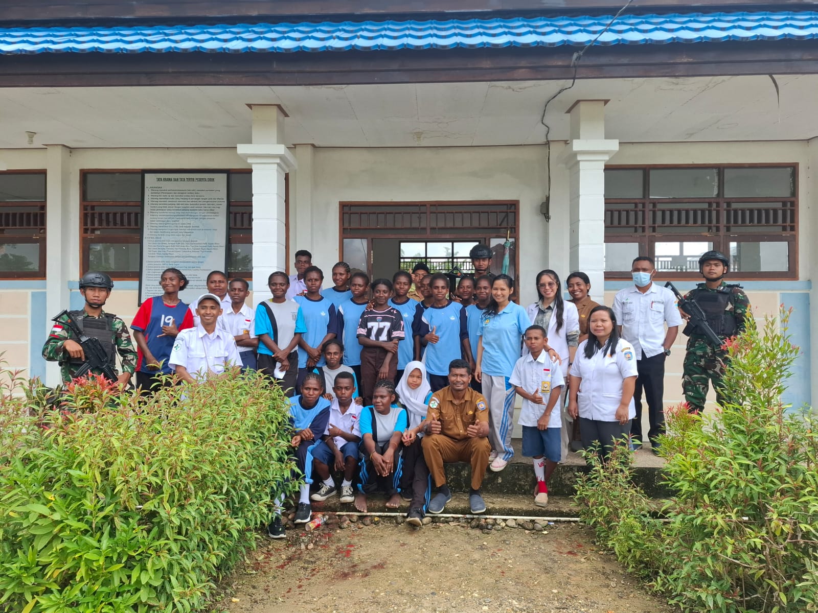 Melalui Program Kampung Sehat Perbatasan, Satgas Pamtas Satgas Yonif 410/ALG Bantu Puskesmas Lancarkan Posyandu Bagi Warga Di Kampung Jagiro Distrik Moskona Selatan