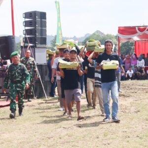 Ungkapan Syukur dan Terima Kasih, Warga Soko Sediakan 30 Nasi Tumpeng untuk Satgas TMMD 125 Bojonegoro