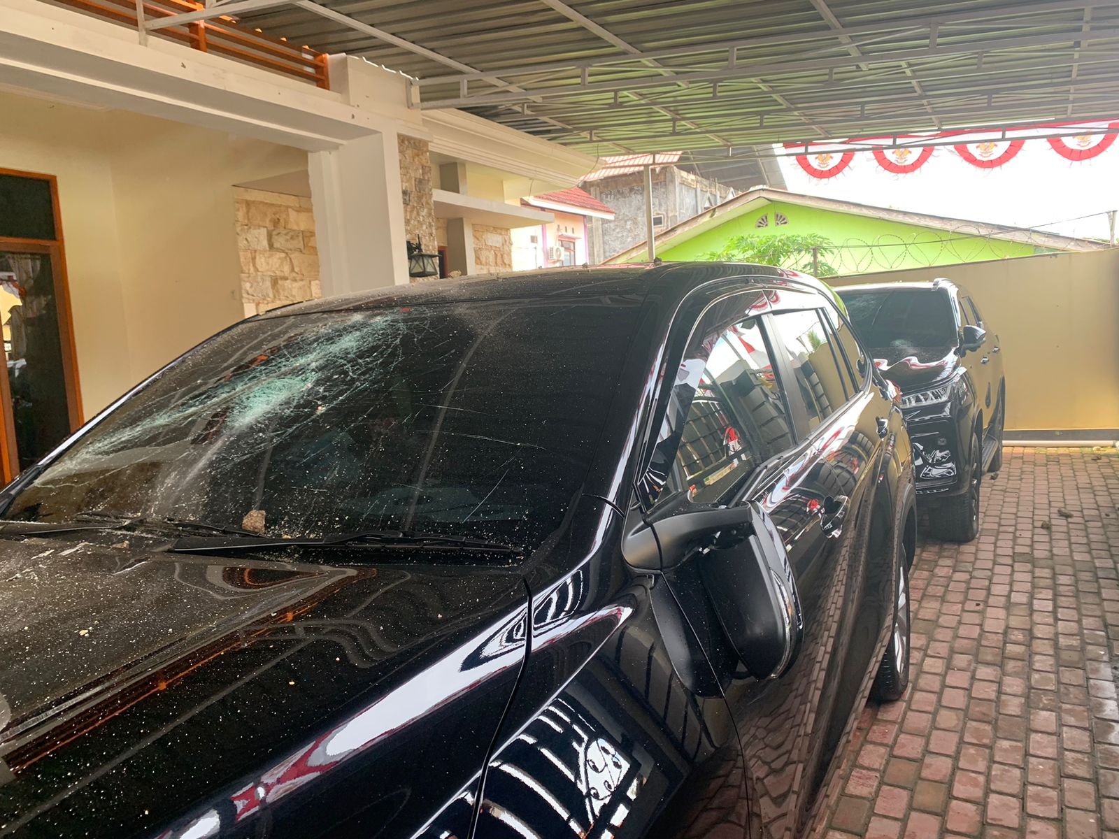 Aksi Massa di Sorong Rusak Mobil Dinas Gubernur, Polisi Segera Tangkap Pelaku