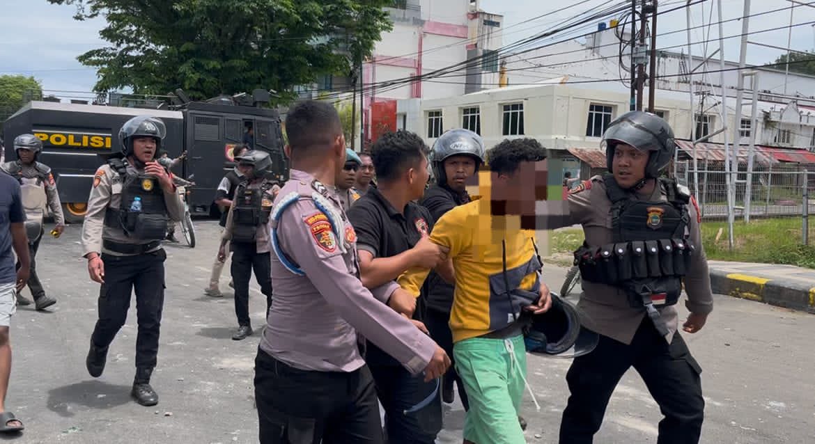 Polisi Tangkap 10 Pelaku Perusakan dan Membuka Blokade Jalan di Sorong