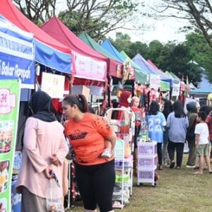 Warga Masyarakat Serbu Gebyar UMKM, Kolaborasi Lanud Sultan Hasanuddin Dan Kabupaten Maros