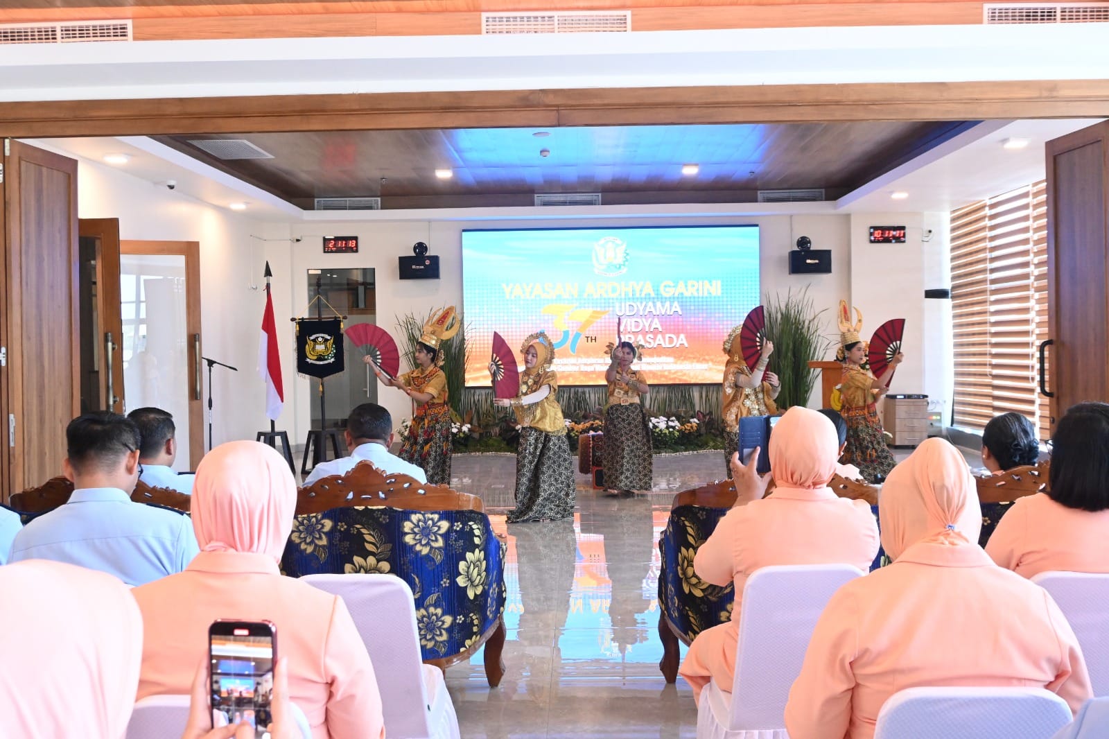 Syukuran HUT Ke-37 Yasarini di Lanud Sultan Hasanuddin, Danlanud: Komitmen Majukan Pendidikan Wujudkan Generasi Unggul Syukuran HUT Ke-37 Yasarini di Lanud Sultan Hasanuddin, Danlanud: Komitmen Majukan Pendidikan Wujudkan Generasi Unggul