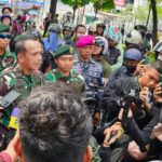 Redam Aksi Massa Prajurit TNI Laksanakan Aksi Humanis
