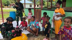 Satgas Pamtas RI-PNG Yonif 410/Alugoro Bantu Pukesmas Dalam Kegiatan Imunisasi Untuk Balita Di Perbatasan
