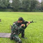 Asah Naluri Tempur, Prajurit Yonif 2 Marinir Laksanakan Latihan Menembak Sniper dan Senapan