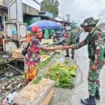 Ciptakan Situasi Kondusif Di Tengah-Tengah Warga, Kodim 1710/Mimika Bersama Komponen Pendukung Terus Menggelar Patroli Humanis Jelang HUT Ke-80 TNI