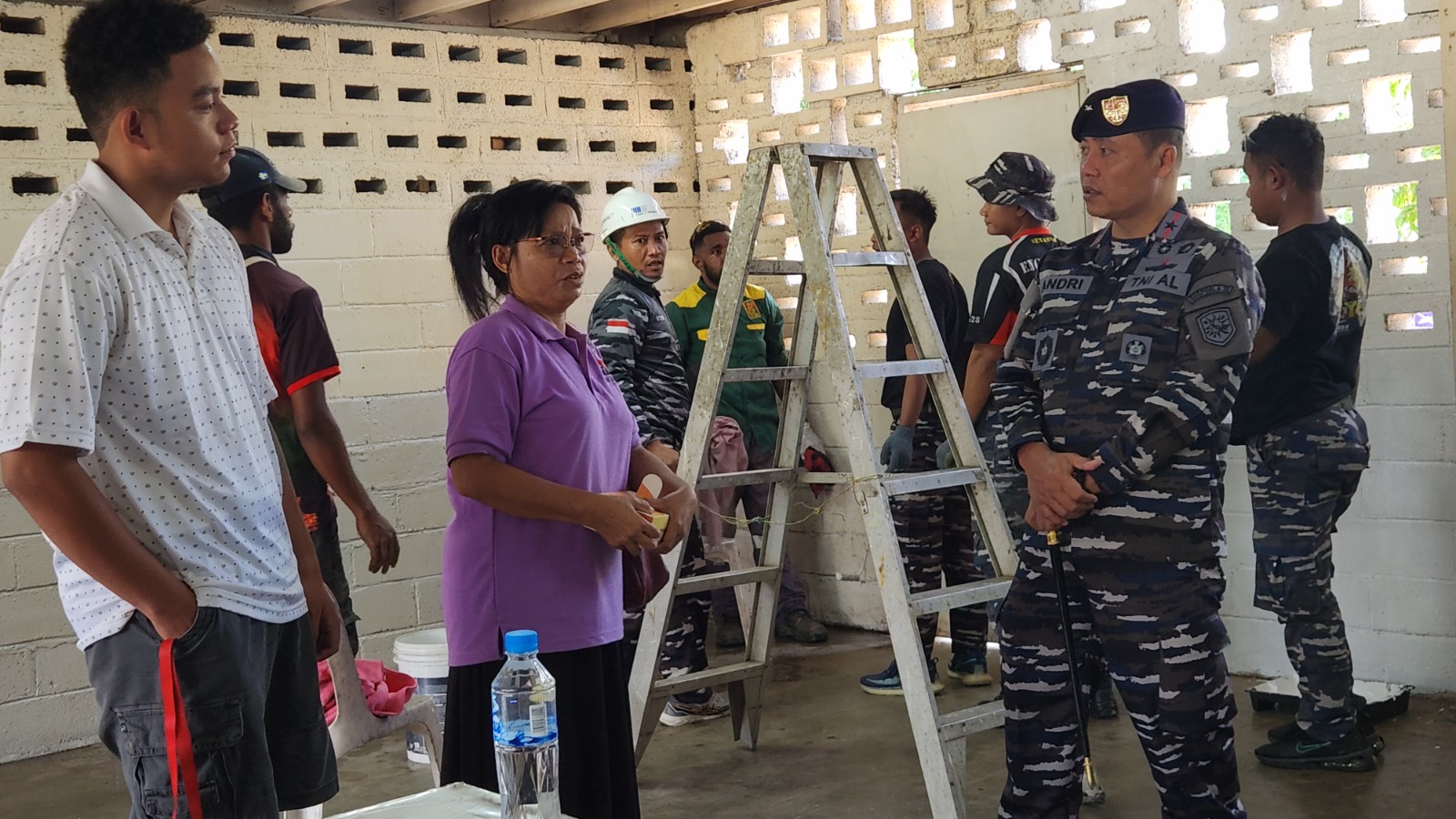 Satgas Port Visit Gotong Royong Bersama Masyarakat di Gereja TFC, Papua Nugini