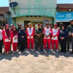 Sambut HUT TNI Ke-80, TNI Bancar Tuban Bersih Desa Bersama Warga