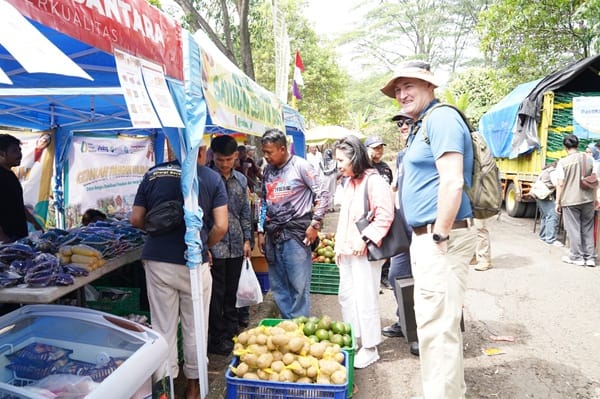 Panglima TNI Serahkan Bansos dan Resmikan Lane 1 Garuda Prima di Kejurnas Adventure Offroad 2025