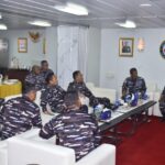 Pangkoarmada III Tiba di Wanam, menerima Courtesy Call Dankodaeral XI di KRI WSH-991