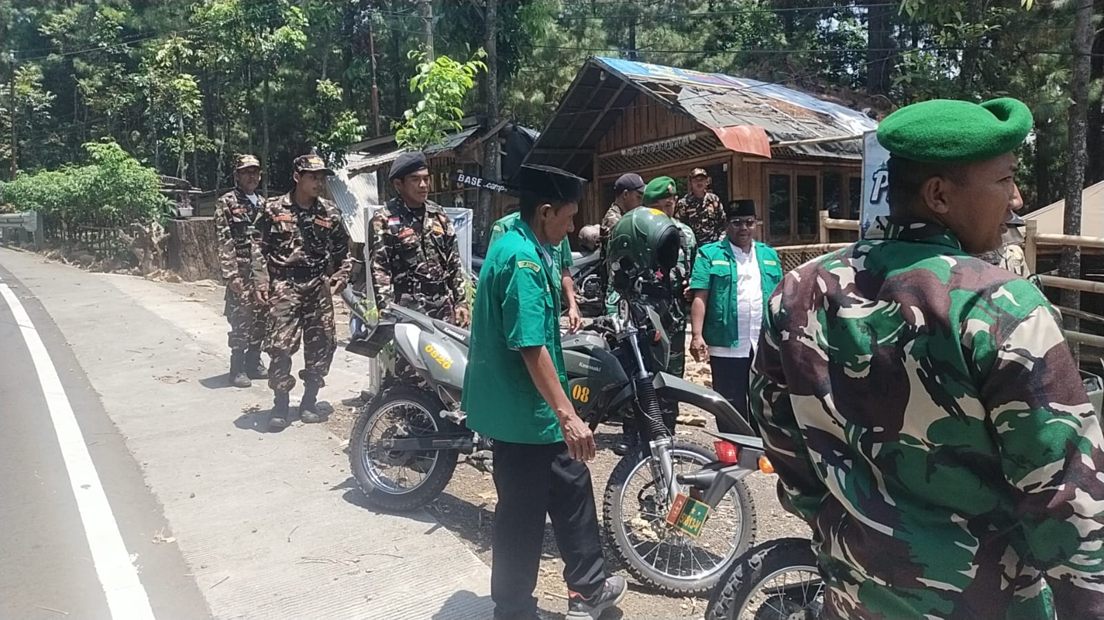 Meningkatkan Keamanan, Koramil 0820-08/Sukapura Gelar Apel Dan Siskamling Meningkatkan Keamanan, Koramil 0820-08/Sukapura Gelar Apel Dan Siskamling