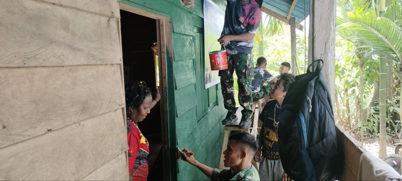 Bantu Warga Kurang Mampu Jelang Peringatan HUT Ke-80 TNI, Kodim 1710/Mimika Perbaiki Rumah Tidak Layak Huni Bantu Warga Kurang Mampu Jelang Peringatan HUT Ke-80 TNI, Kodim 1710/Mimika Perbaiki Rumah Tidak Layak Huni