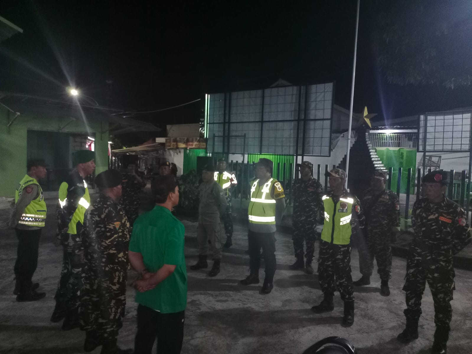 Sinergi di Pakuniran: TNI, Polri, Banser, Satpol PP, dan Ansor Gelar Apel dan Siskamling Bersama