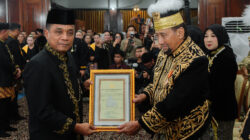 Sultan Kutai Anugerahkan Gelar Kehormatan Tumenggung kepada Danrem 091/ASN