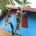 Satgas Yonif 312/KH Pos Kotis, Hadirkan Harapan Baru Lewat Renovasi Rumah
