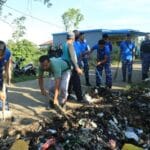 Bersama Masyarakat, Lanud Sultan Hasanuddin Gelar Bakti Teritorial Prima Bersihkan Lingkungan