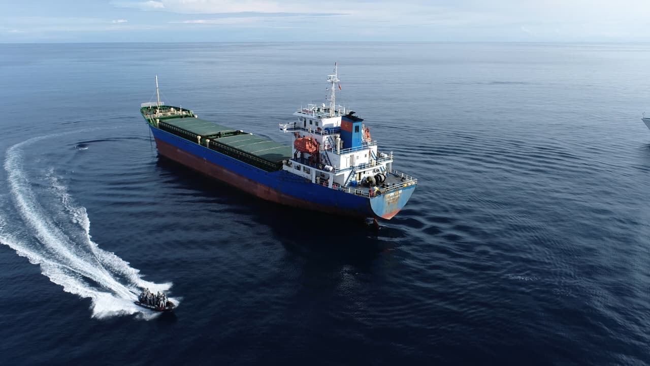Bakamla RI Periksa Kapal Asing Asal Vietnam di Selat Malaka