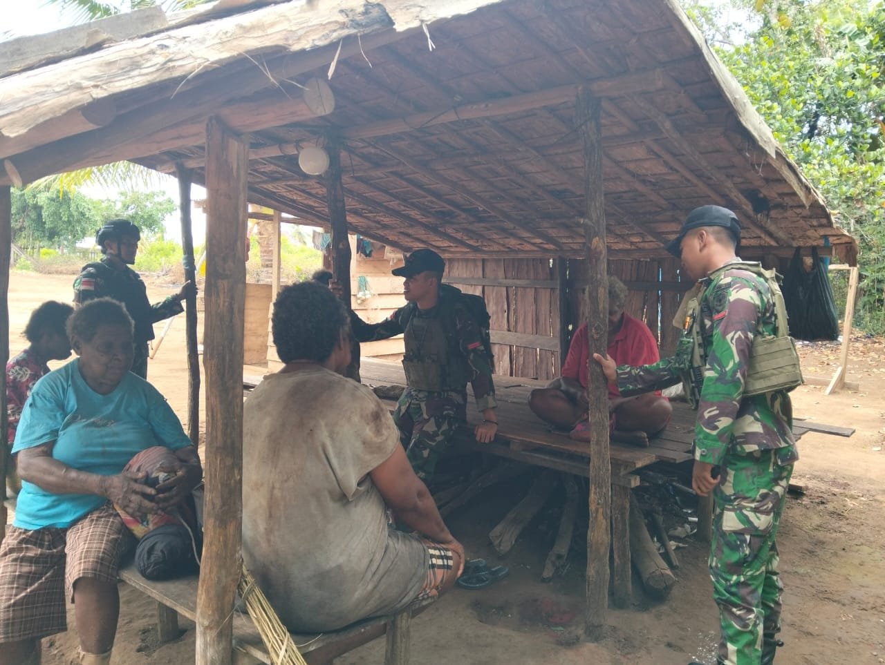 Kebersamaan Satgas dan Warga Toray: Dari Anjangsana Tumbuh Rasa Aman dan Nyaman
