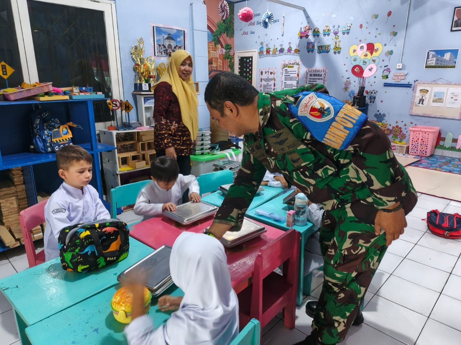 SPPG Lanud Sultan Hasanuddin Salurkan Ribuan Paket Makan Bergizi Gratis