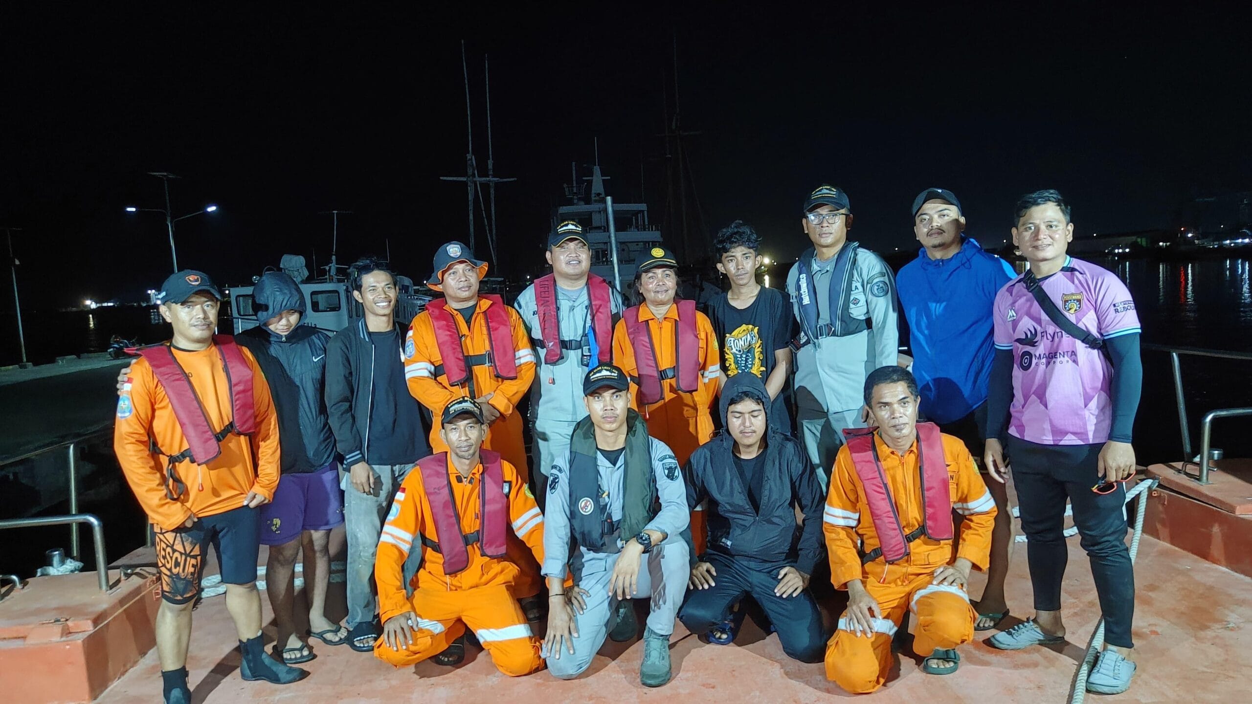 Bakamla RI Selamatkan 8 Nelayan di Perairan Makassar