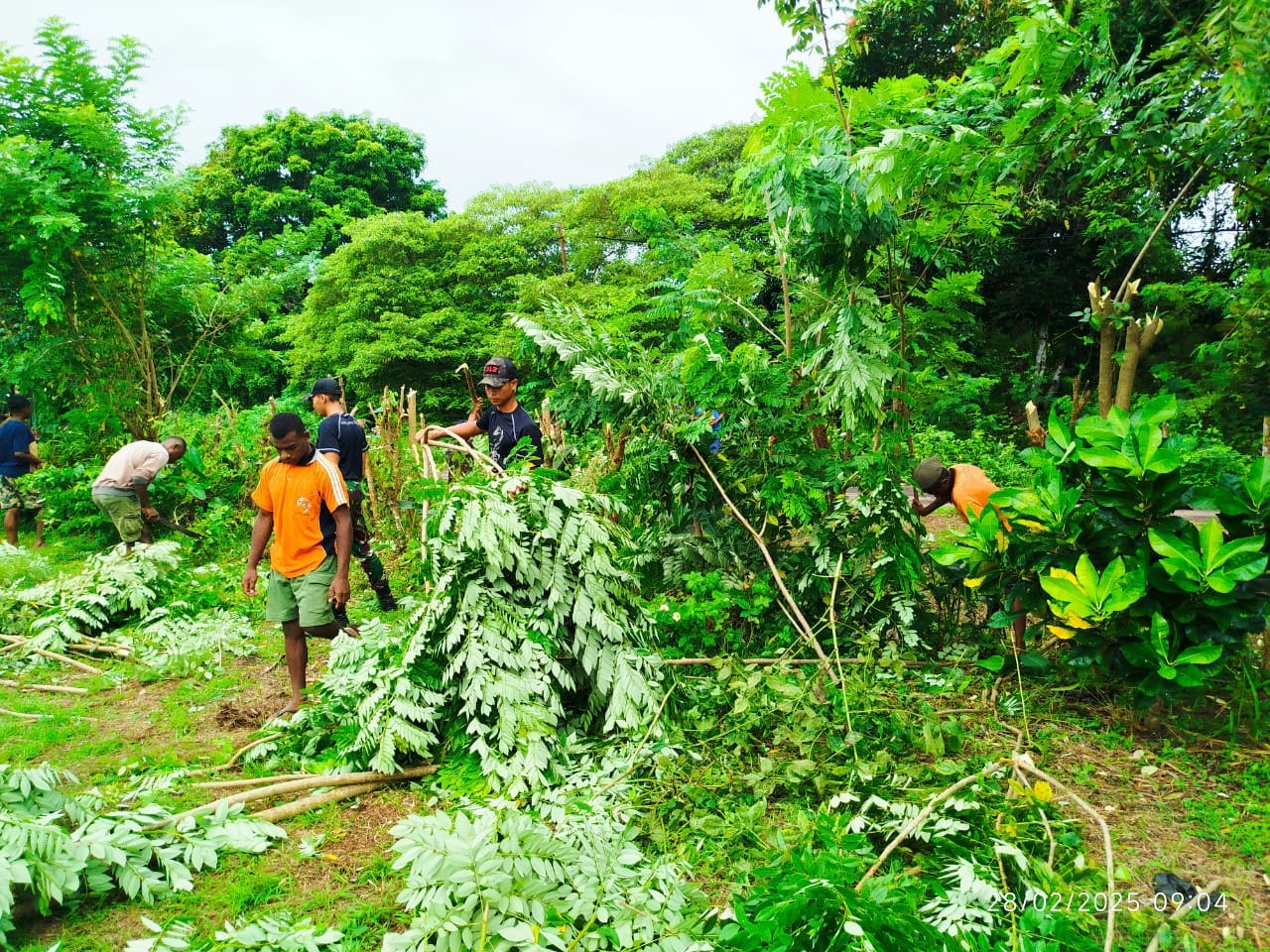 Kolaborasi TNI-Masyarakat: Bersama Jaga Kebersihan Perbatasan