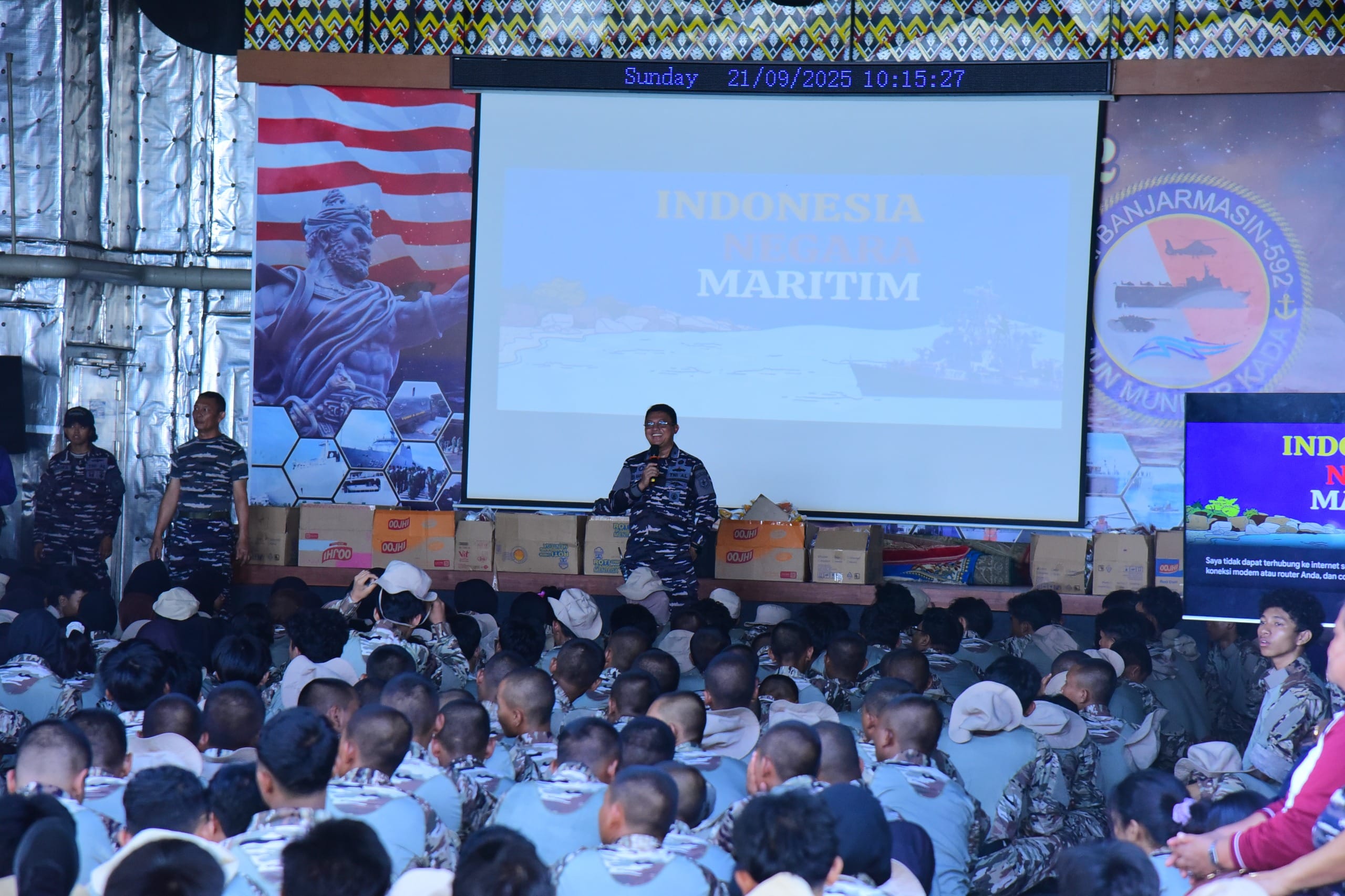 KKRI Bentuk Generasi Muda Cinta Bahari dan Tangguh Bela Negara di KRI Banjarmasin-592 KKRI Bentuk Generasi Muda Cinta Bahari dan Tangguh Bela Negara di KRI Banjarmasin-592