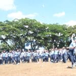 Aksi Terbangkan Pesawat Kertas, Semarakkan Dirgantara Fair 2025 Di Lanud Sultan Hasanuddin