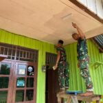 Peduli Sesama, Prajurit 312 Perbaiki Rumah Warga di Ujung Negeri