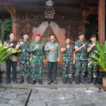 Pangkopassus Anjangsana ke Mantan Panglima TNI Marsekal TNI (Purn) Hadi Tjahjanto