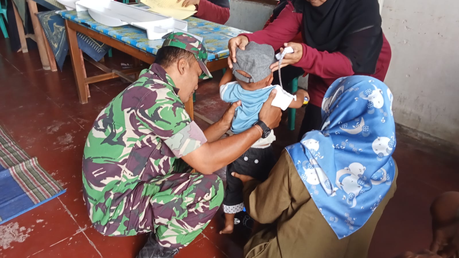 Babinsa Kelurahan Sukorejo Dampingi Kegiatan Posyandu, Dukung Percepatan Penanganan Stunting Di Wilayah Binaan