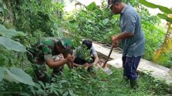 Babinsa Dan Warga Ngadirejo, Tanam Pohon Beringin Dan Saman Untuk Lestarikan Alam Dan Sumber Air