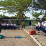 Jadi Irup Upacara Senin Di SMPN 01 Binangun, Danramil Yakini Pentingnya Menanamkan Nilai Disiplin Pada Siswa