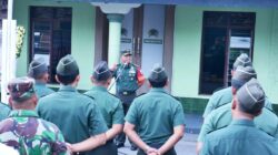Komandan Kodim 0808/Blitar Baru Letkol Inf Virlani Arudyawan Berikan Jam Komandan