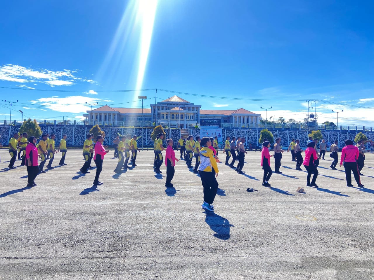 Bhayangkari Cabang Maybrat Gelar Olahraga Bersama dalam Rangka HKGB ke-73