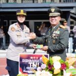 Wakil Gubernur Akmil Pimpin Jalannya Upacara HUT ke-80 TNI