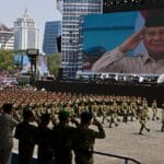 Rakyat Padati Jalan Kebesaran, Iringi Presiden Prabowo Menuju Upacara HUT ke-80 TNI