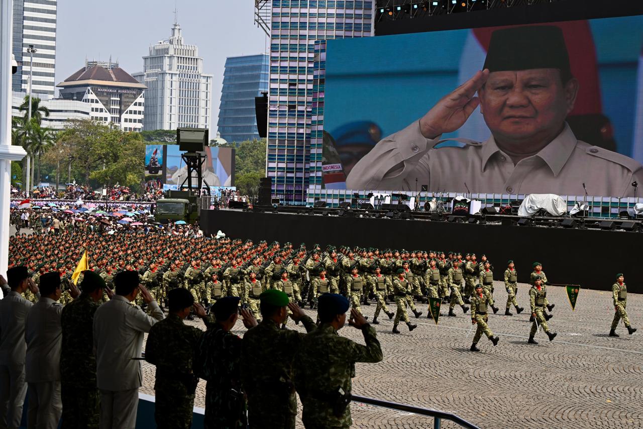 Rakyat Padati Jalan Kebesaran, Iringi Presiden Prabowo Menuju Upacara HUT ke-80 TNI