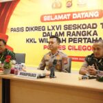 Perkuat Sinergitas TNI–Polri, Wakapolres Cilegon Sambut Baik Kunjungan Pasis Seskoad ke Polres Cilegon Perkuat Sinergitas TNI–Polri, Wakapolres Cilegon Sambut Baik Kunjungan Pasis Seskoad ke Polres Cilegon