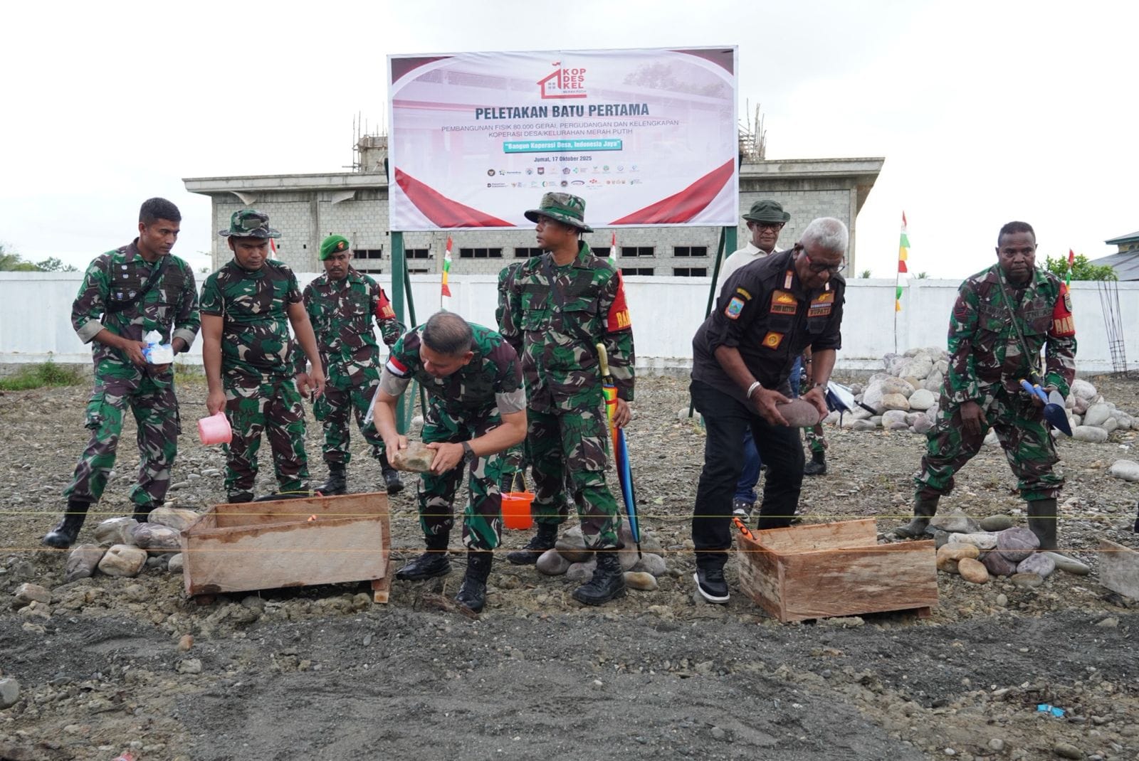 Dandim 1710/Mimika Dampingi Kasdam XVII/Cenderawasih Hadiri Groundbreaking Pembangunan Koperasi Desa dan Kampung Merah Putih