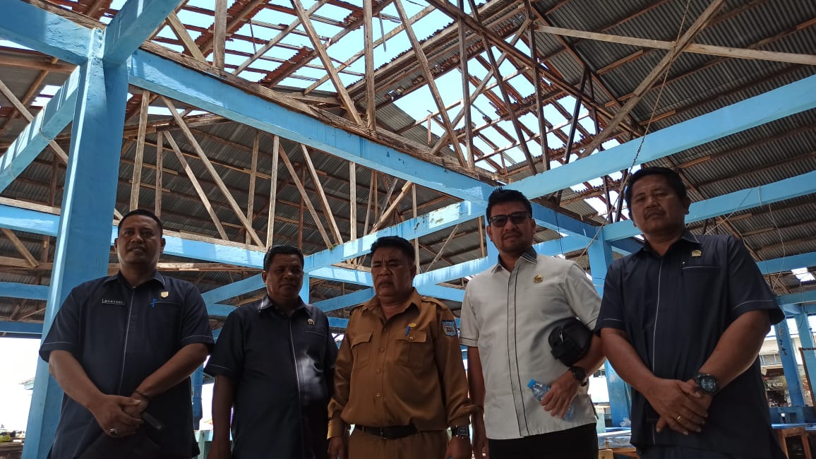 DPR Kota Sorong Desak Pemerintah Provinsi Segera Perbaiki Pasar Ikan Jembatan Puri untuk Dukung Peningkatan PAD