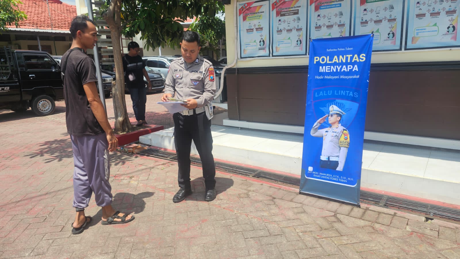 Warga Tuban Terbantu Sosialisasi Pengurusan BPKB dan Pajak Kendaraan