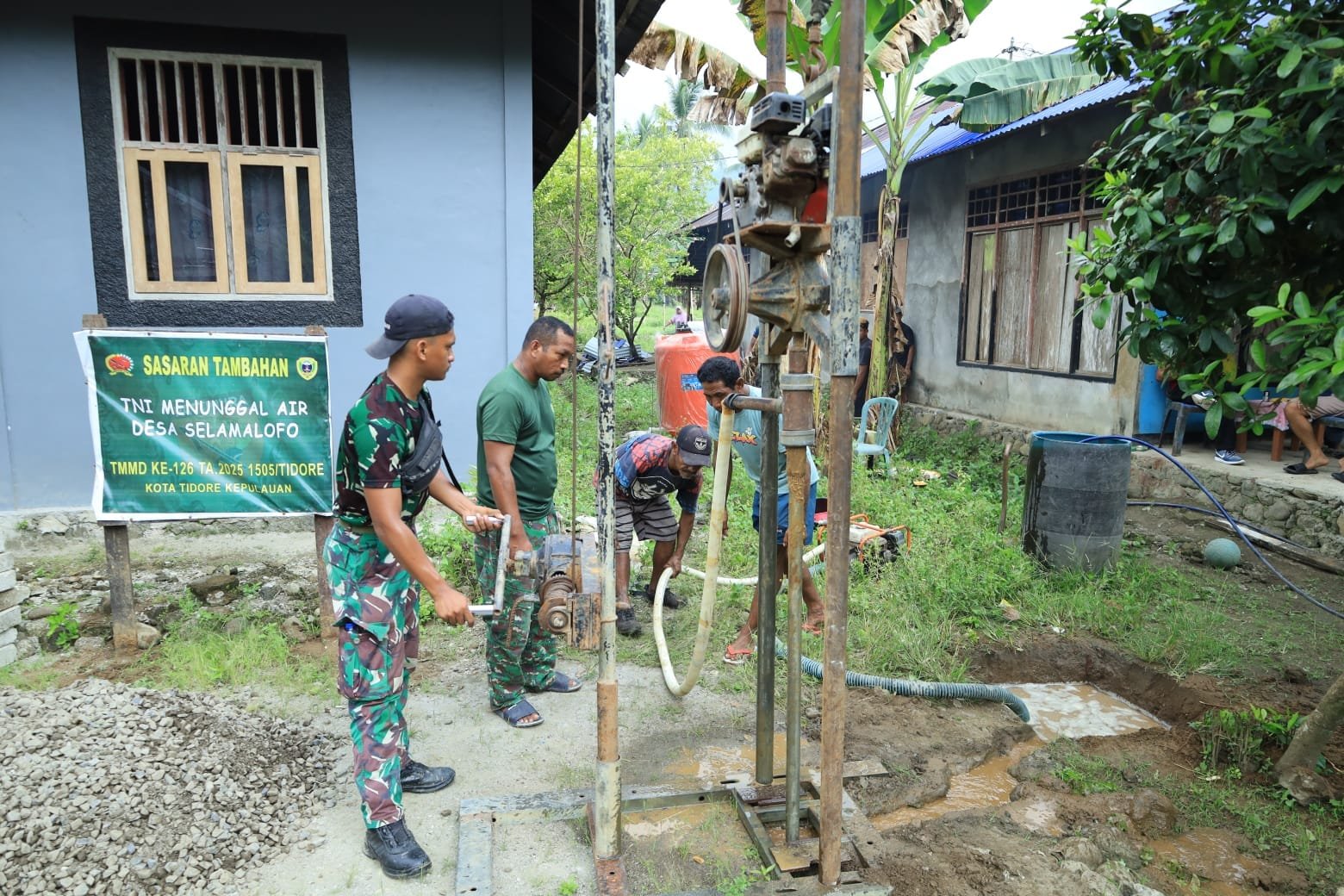 Atasi Krisis Air Bersih, Satgas TMMD Ke-126 Kodim 1505/Tidore Bangun 4 Titik Sumur Bor di Oba Selatan "TNI Manunggal Air"